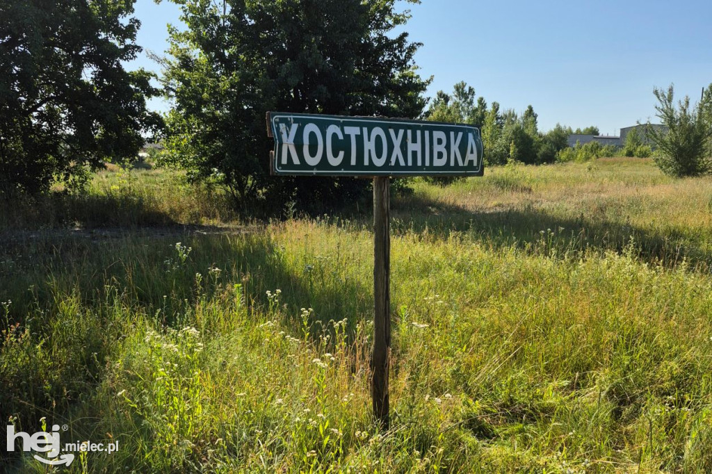 Mielczanie porządkowali cmentarz na Ukrainie