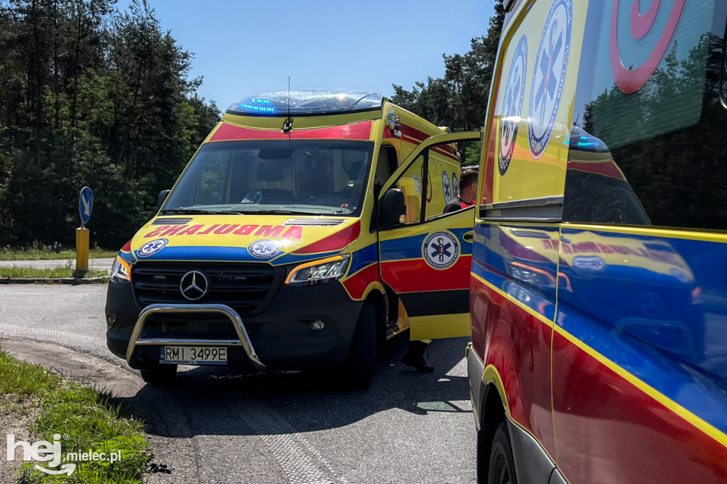 Wypadek na obwodnicy. Ciężarówka i dostawczy