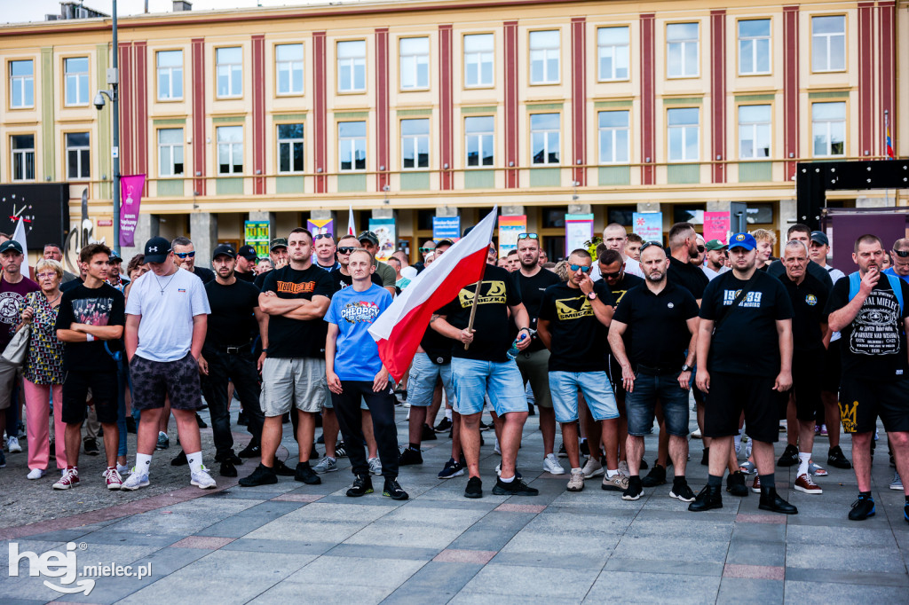 PROTEST STOP IMIGRACJI W CENTRUM MIELCA