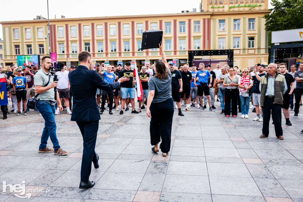 PROTEST STOP IMIGRACJI W CENTRUM MIELCA