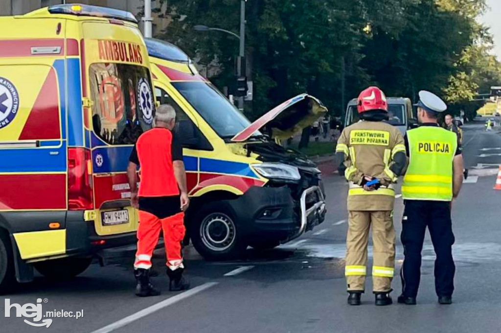 Rozbita karetka w centrum