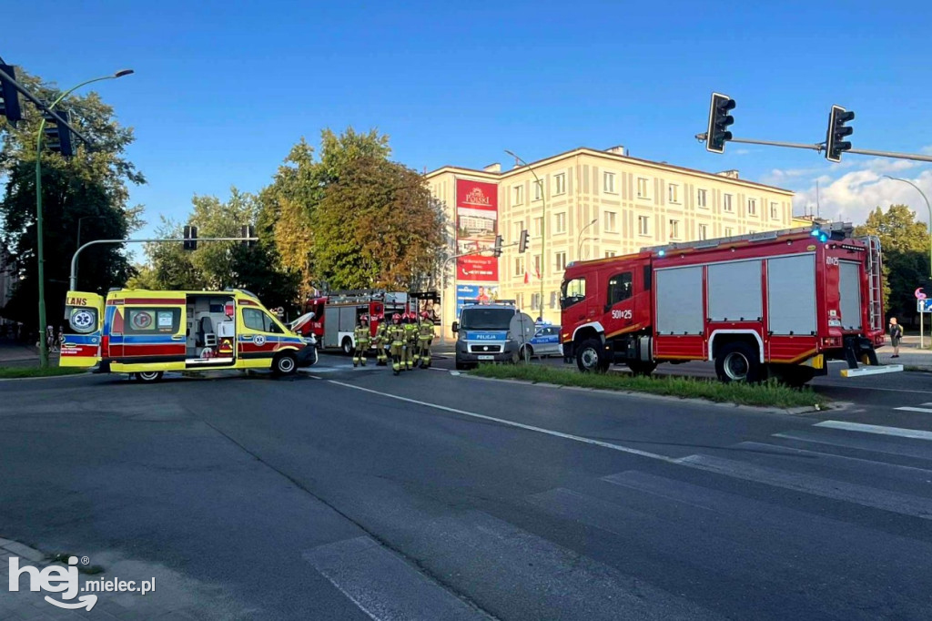 Rozbita karetka w centrum