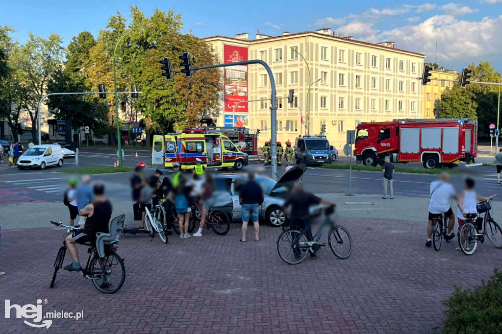 Rozbita karetka w centrum