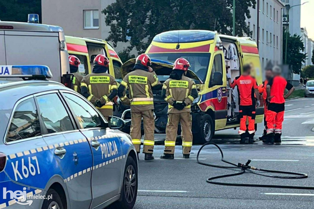 Rozbita karetka w centrum