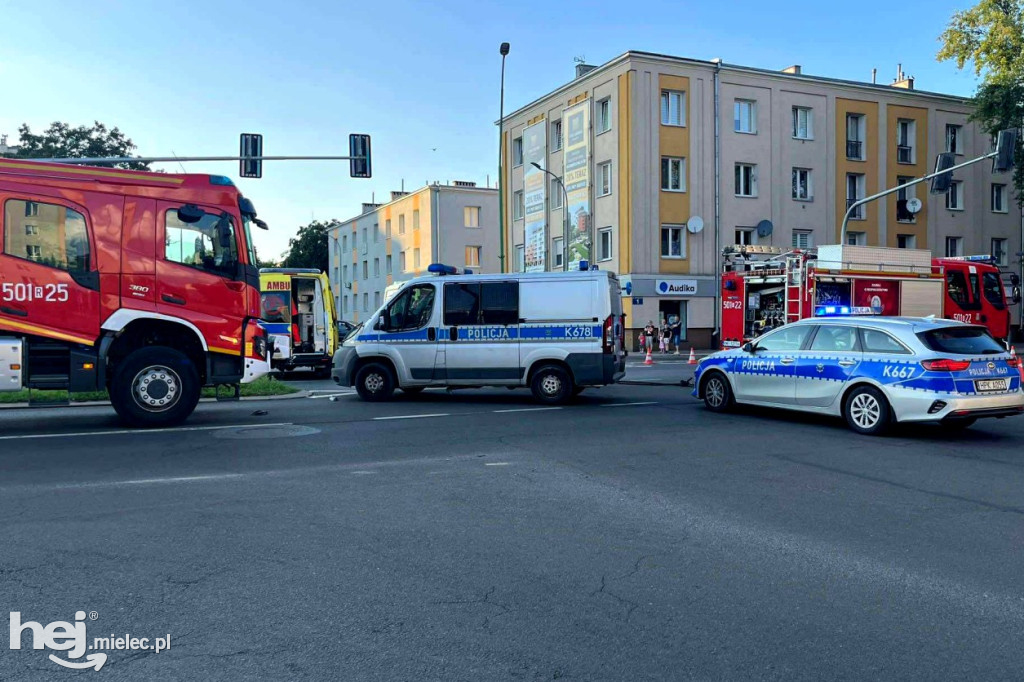 Rozbita karetka w centrum