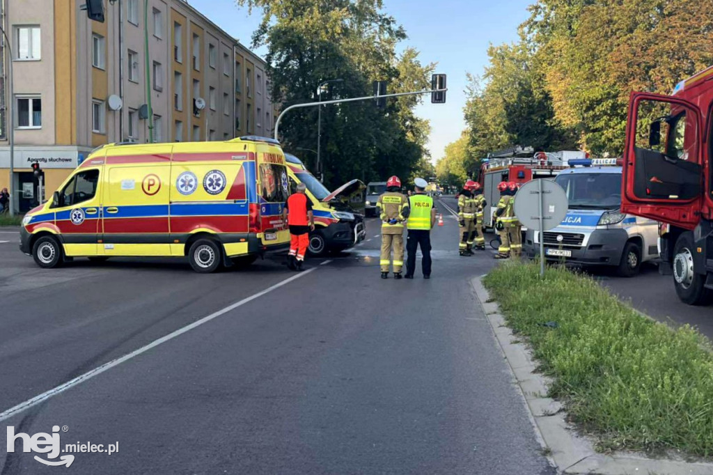 Rozbita karetka w centrum