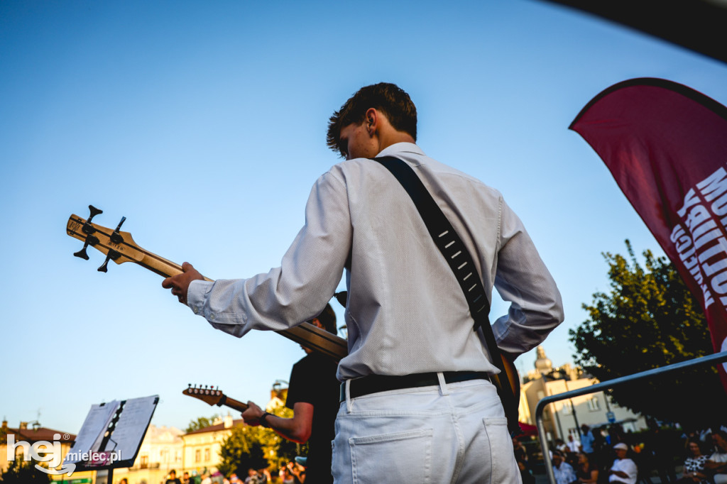 SztukaRYNKI i koncert Outsidder