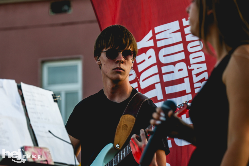 SztukaRYNKI i koncert Outsidder