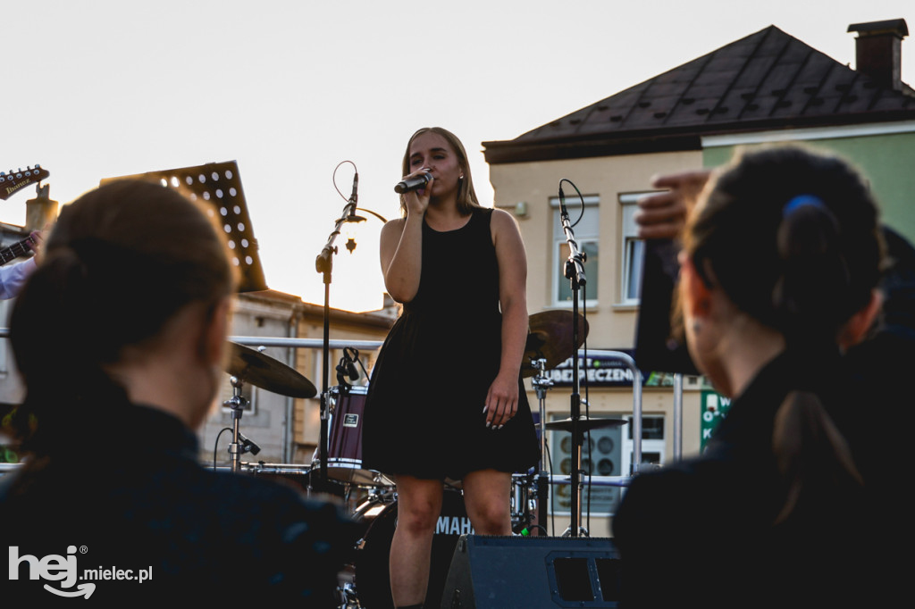 SztukaRYNKI i koncert Outsidder
