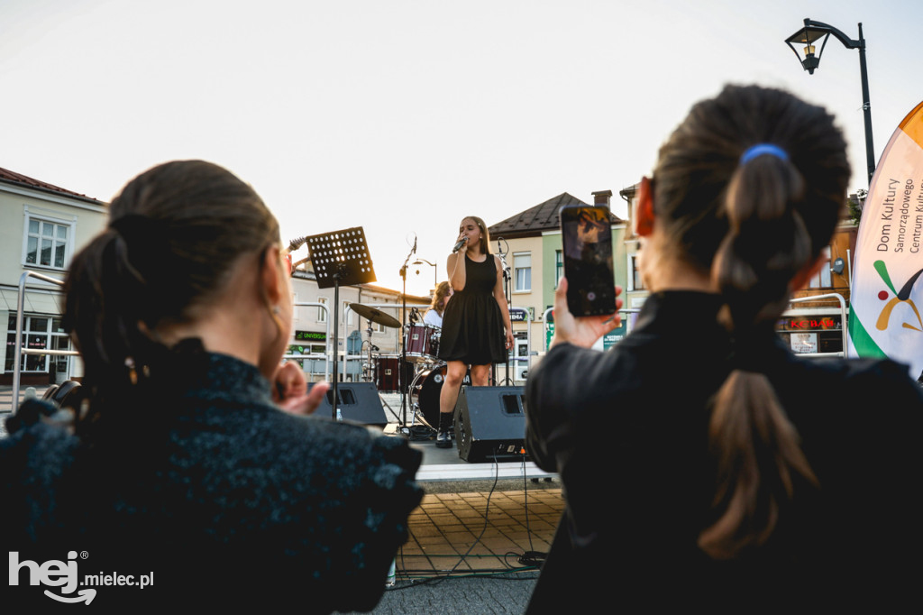 SztukaRYNKI i koncert Outsidder