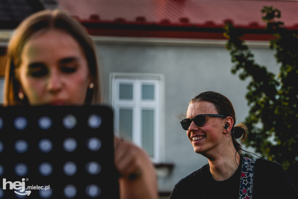 SztukaRYNKI i koncert Outsidder