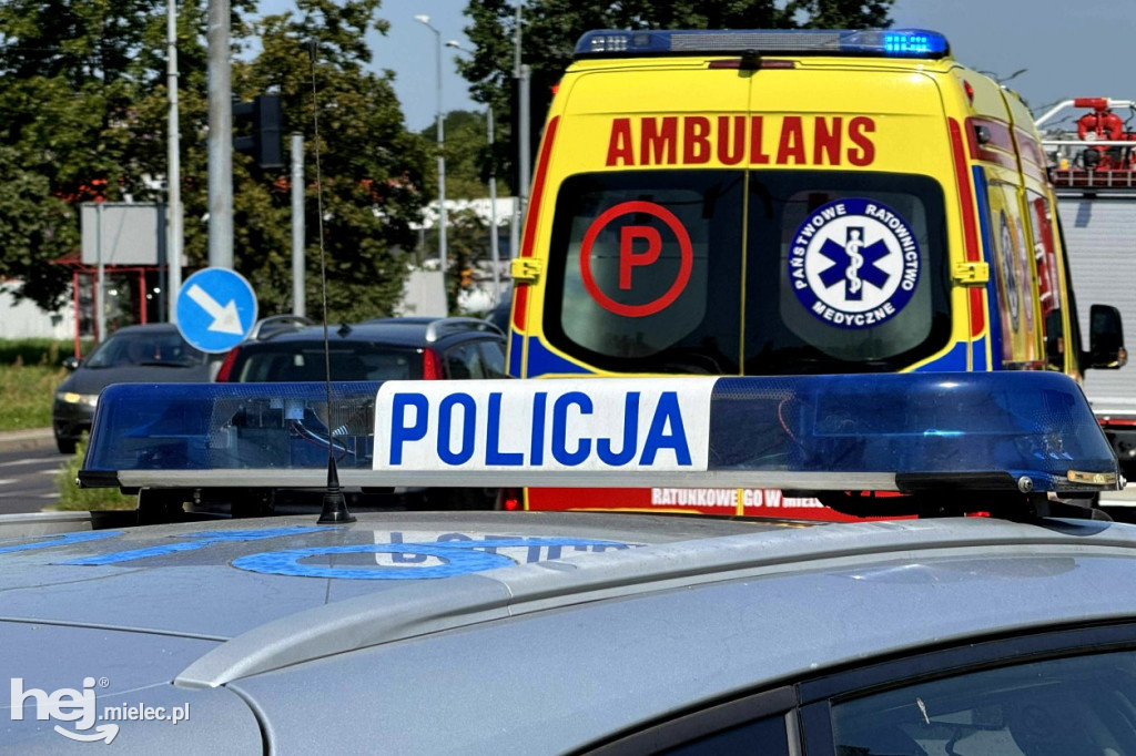 Wypadek na Sienkiewicza. Samochód wpadł na chodnik