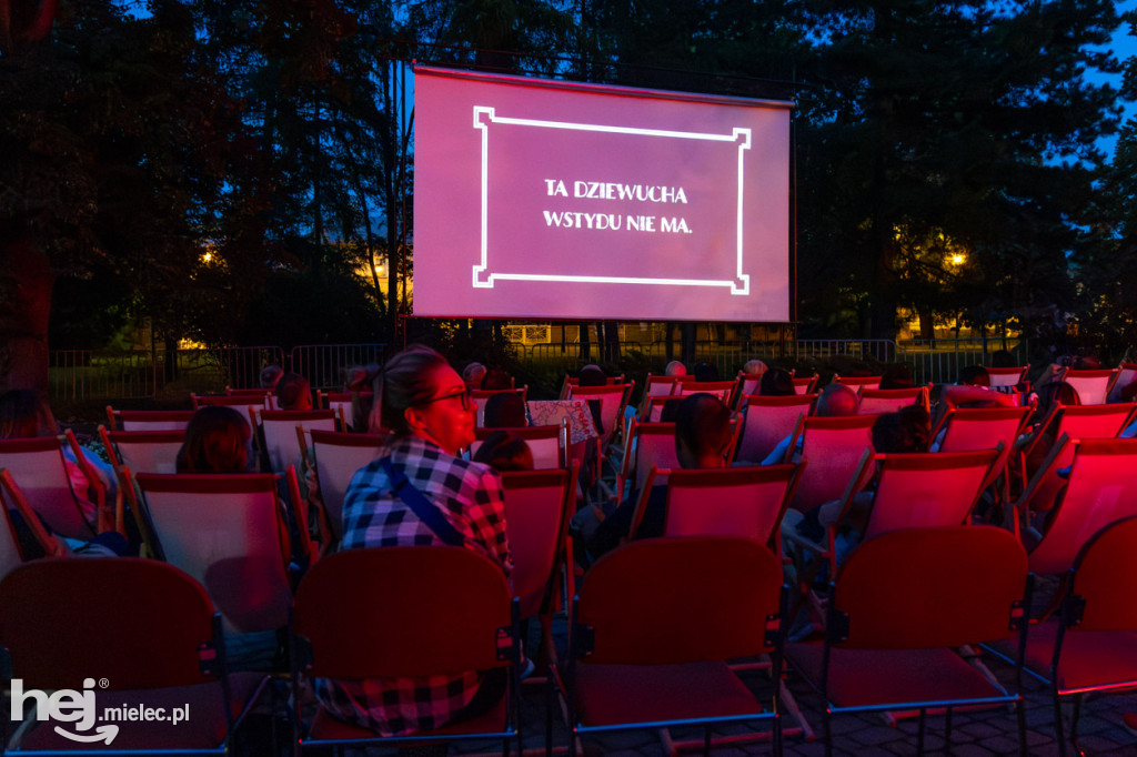 Plenerowe kino nieme z muzyką na żywo