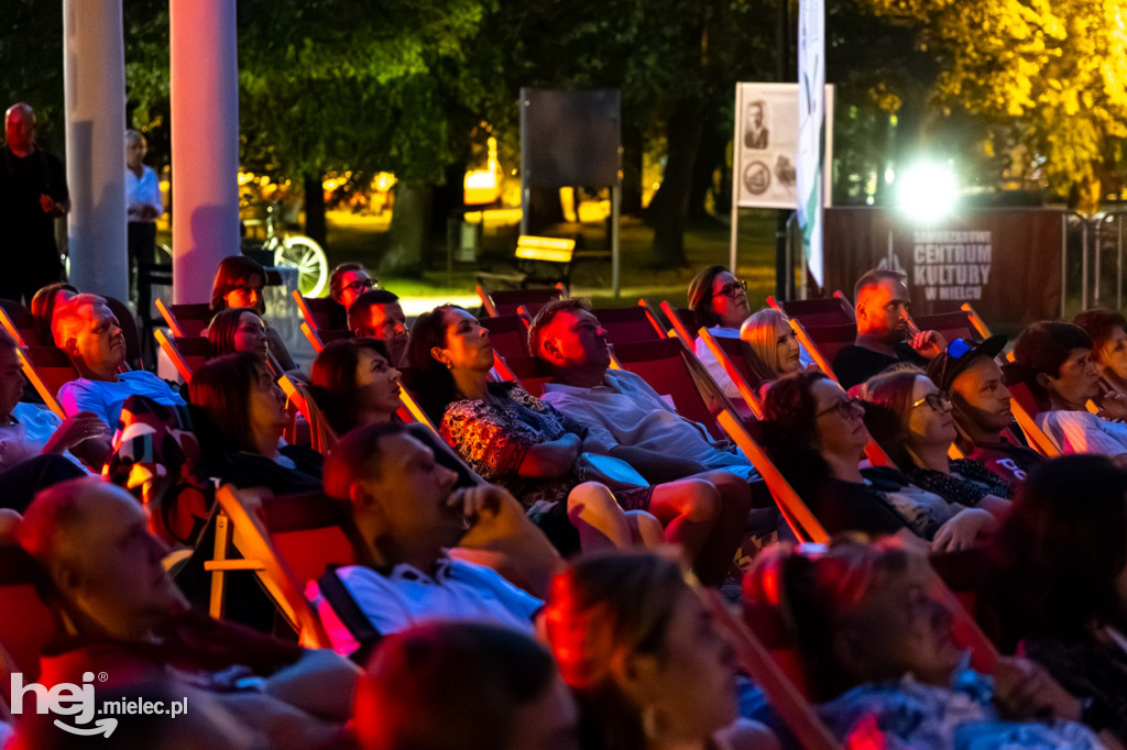 Plenerowe kino nieme z muzyką na żywo