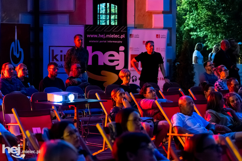 Plenerowe kino nieme z muzyką na żywo
