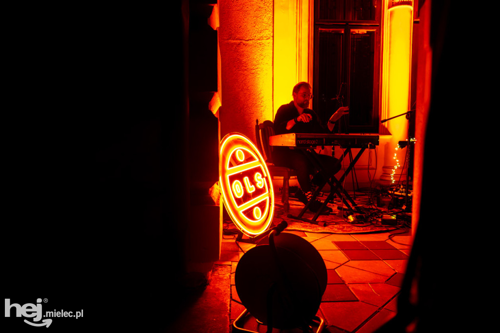Plenerowe kino nieme z muzyką na żywo