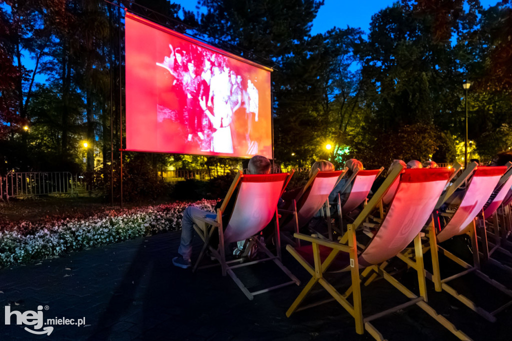 Plenerowe kino nieme z muzyką na żywo