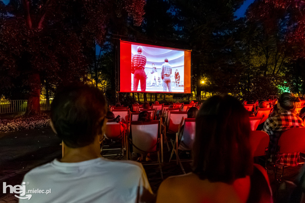 Plenerowe kino nieme z muzyką na żywo