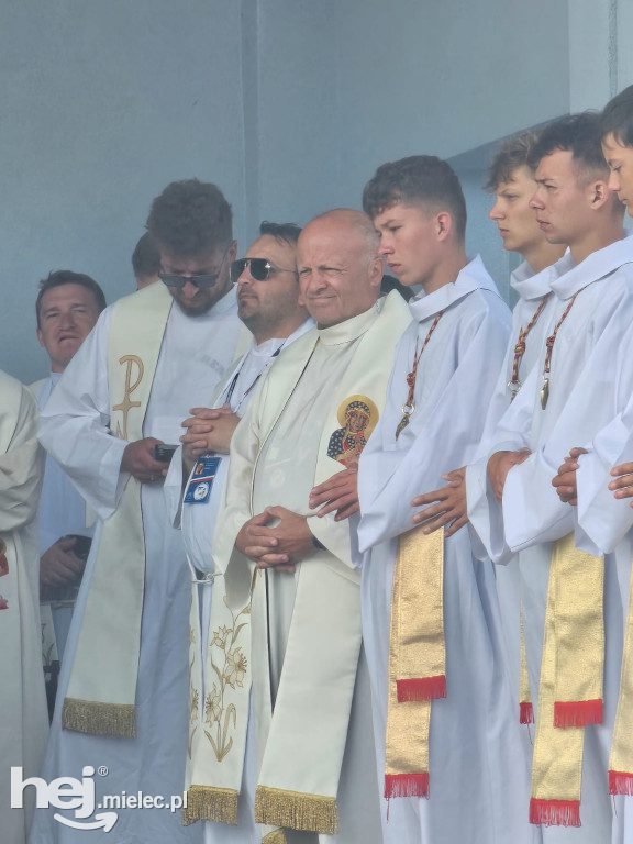 Na szlaku pielgrzymki – Mieleckie grupy docierają do Trzebniowa