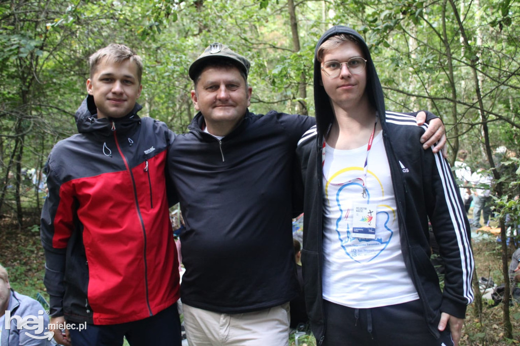 Mieleckie grupy pielgrzymkowe na Hektarowej