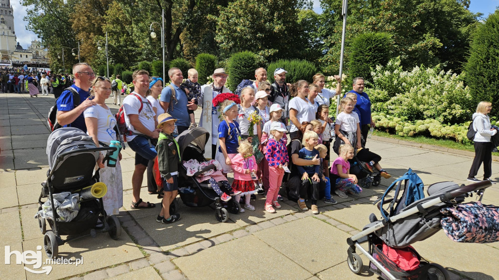 Pielgrzymi z Mielca już u stóp Jasnej Góry!