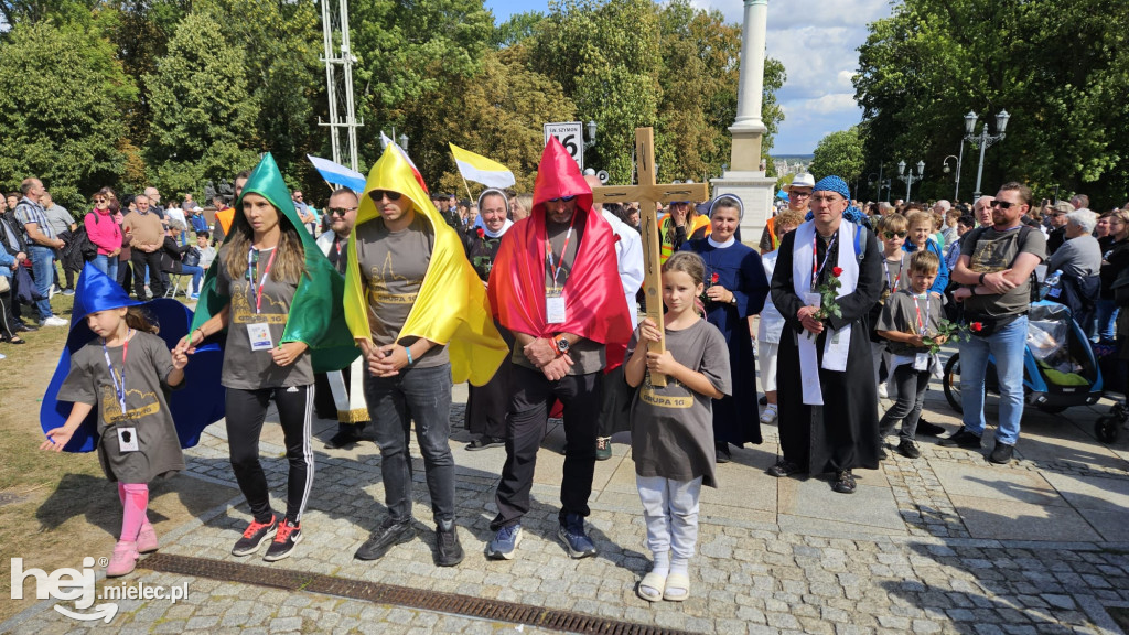 Pielgrzymi z Mielca już u stóp Jasnej Góry!
