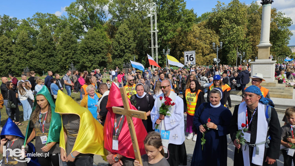 Pielgrzymi z Mielca już u stóp Jasnej Góry!