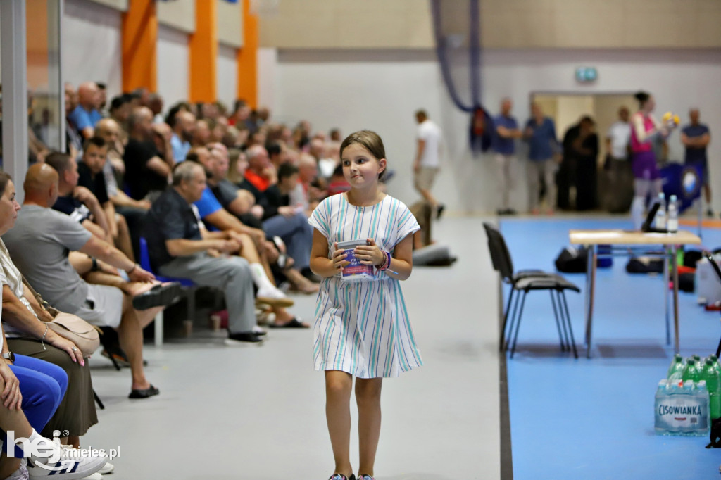 Siatkarski mecz charytatywny w Nisku