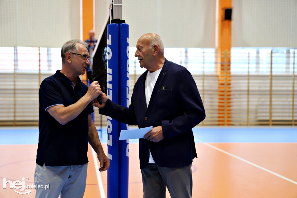 Siatkarski mecz charytatywny w Nisku