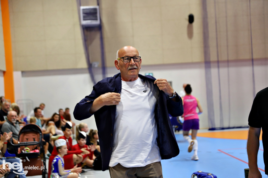 Siatkarski mecz charytatywny w Nisku