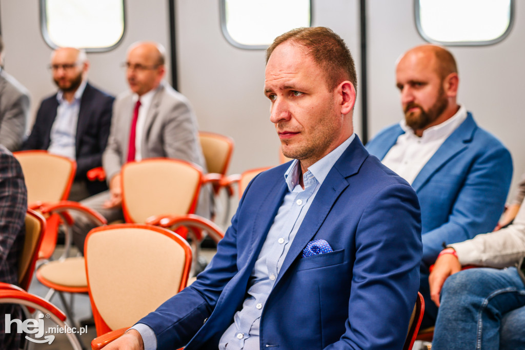 Nowy hangar na Lotnisku Mielec