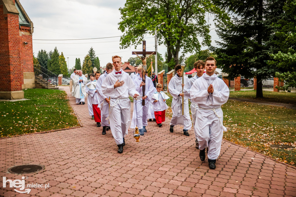 Samorządowcy i mundurowi w Sanktuarium w Chorzelowie