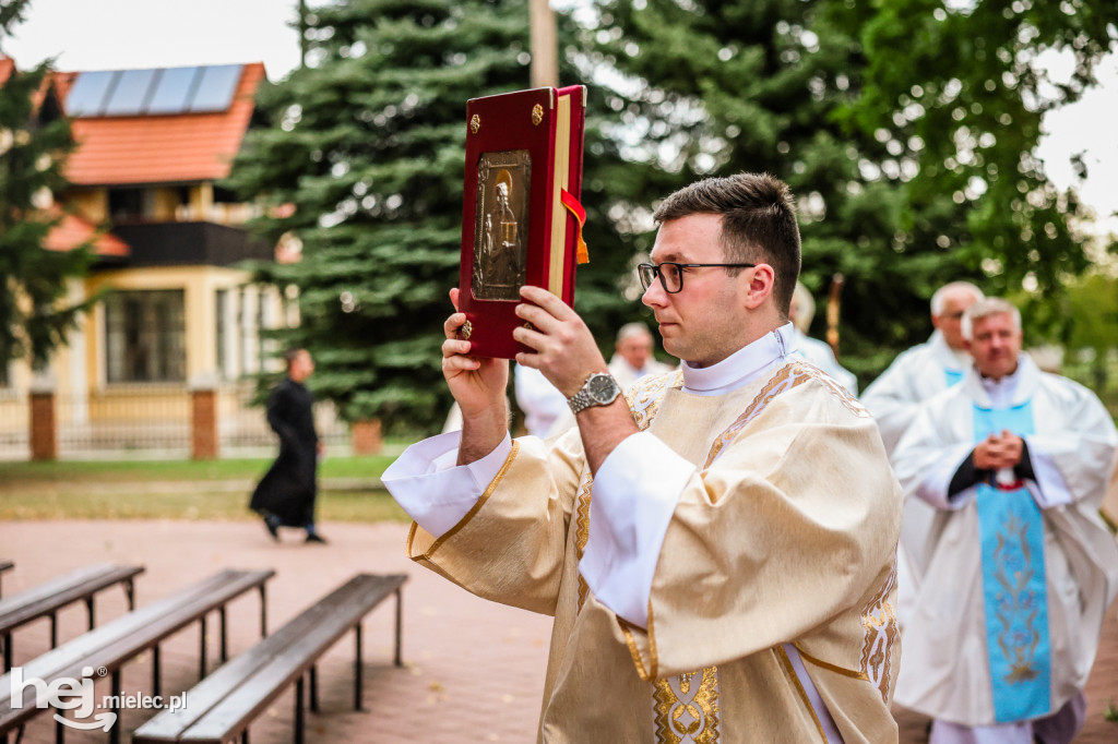 Samorządowcy i mundurowi w Sanktuarium w Chorzelowie