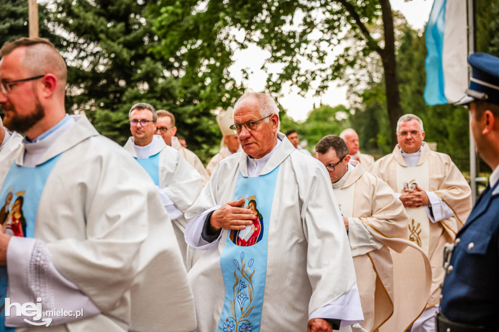 Samorządowcy i mundurowi w Sanktuarium w Chorzelowie