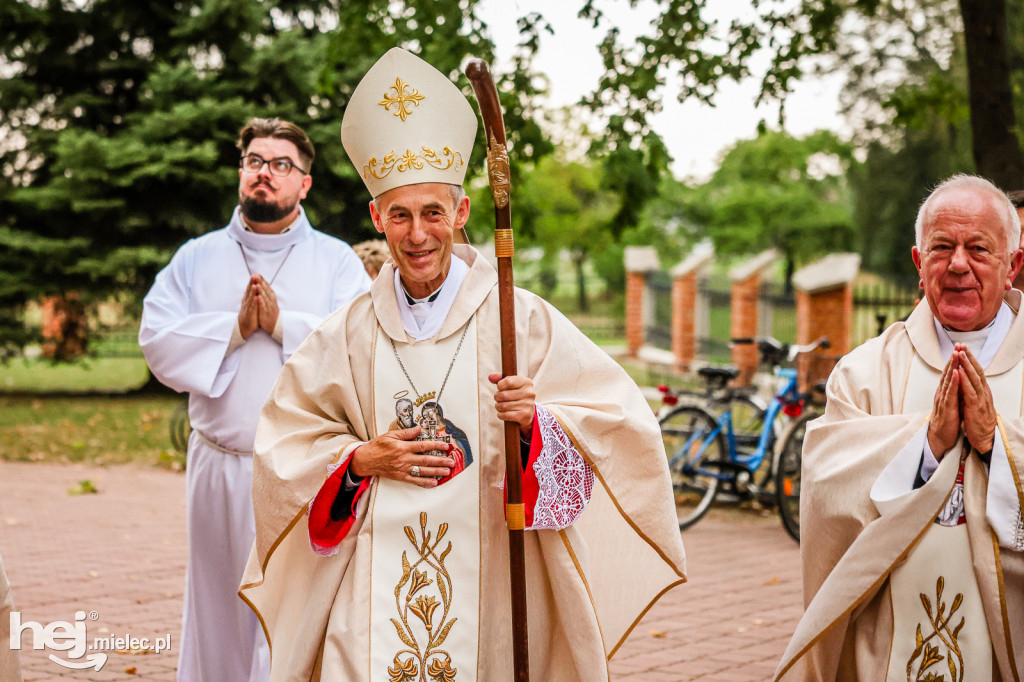 Samorządowcy i mundurowi w Sanktuarium w Chorzelowie
