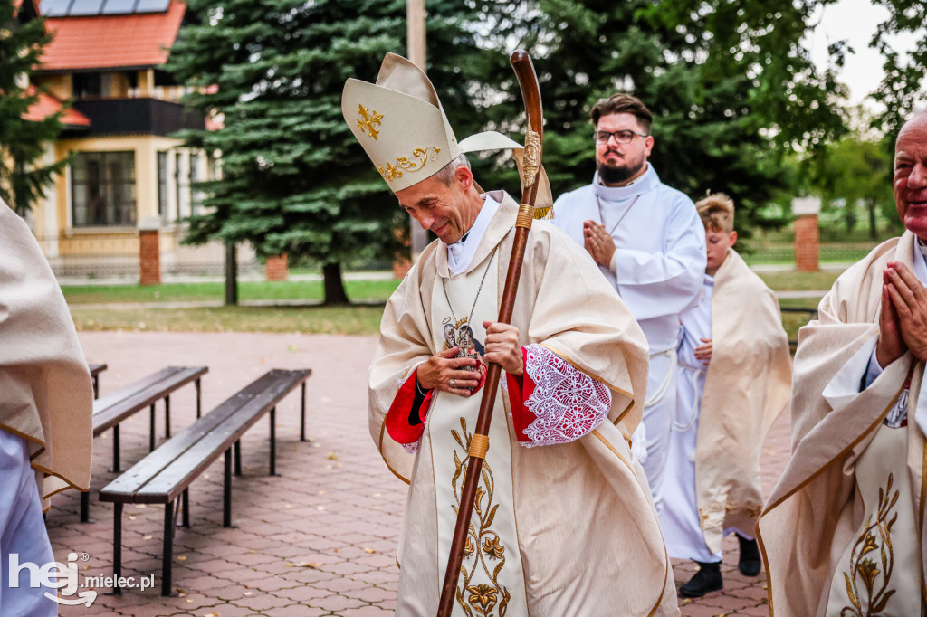 Samorządowcy i mundurowi w Sanktuarium w Chorzelowie