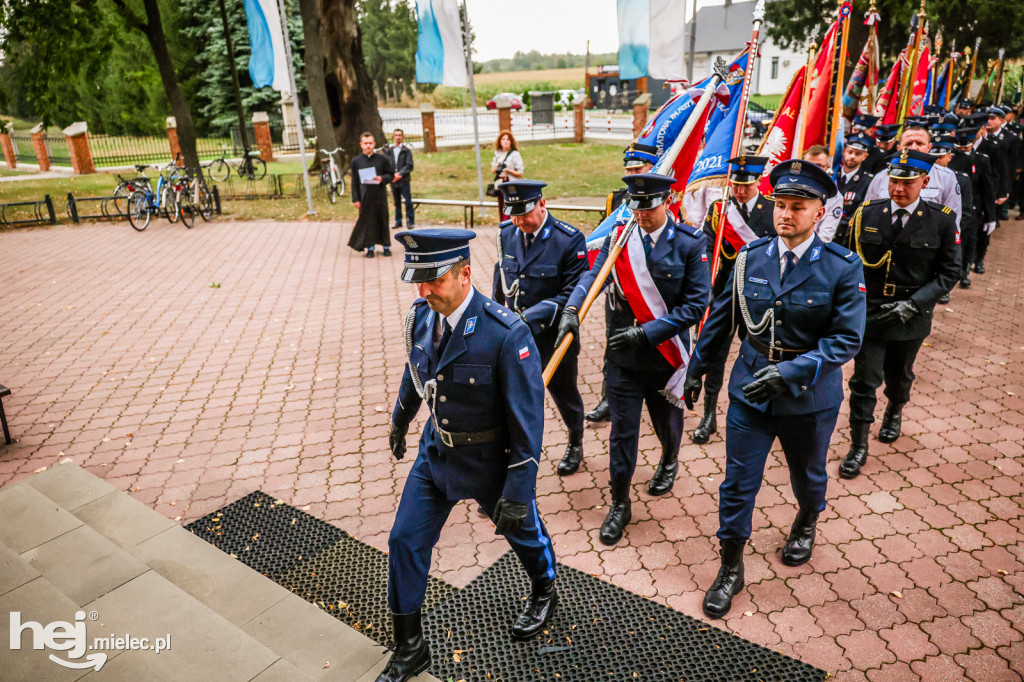 Samorządowcy i mundurowi w Sanktuarium w Chorzelowie
