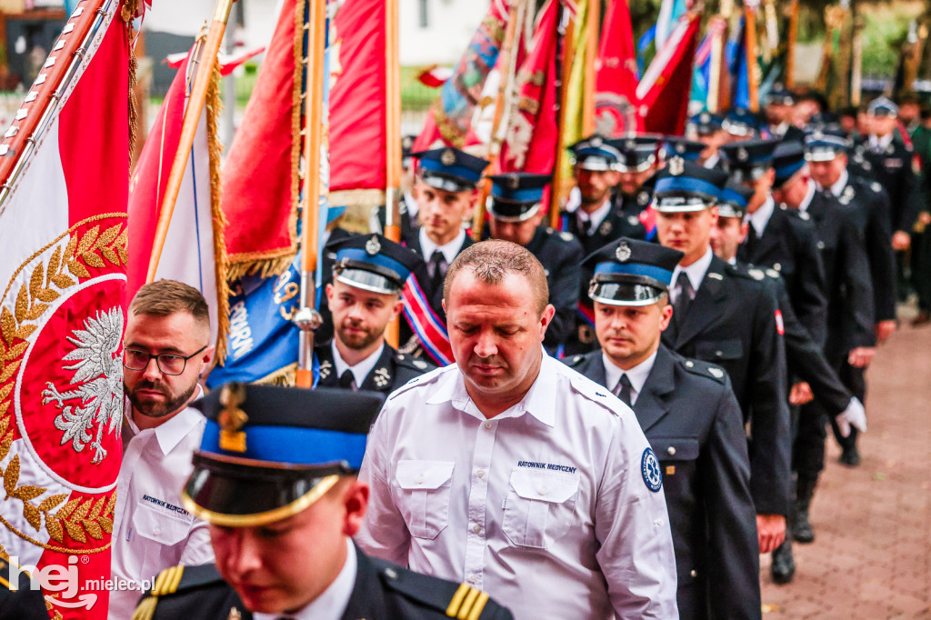 Samorządowcy i mundurowi w Sanktuarium w Chorzelowie