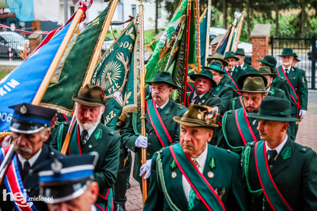 Samorządowcy i mundurowi w Sanktuarium w Chorzelowie