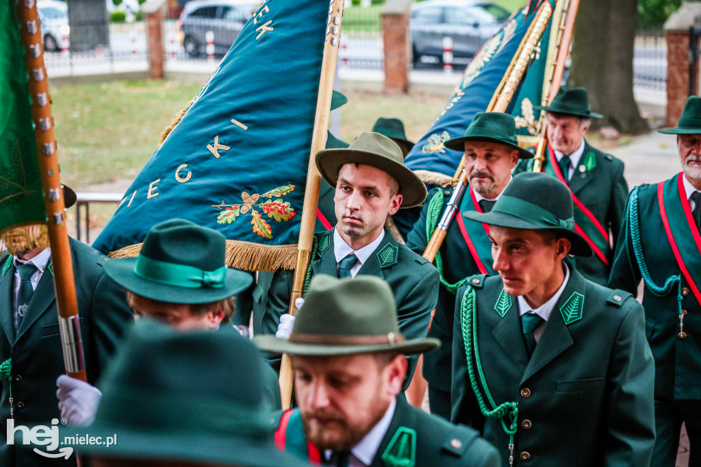 Samorządowcy i mundurowi w Sanktuarium w Chorzelowie