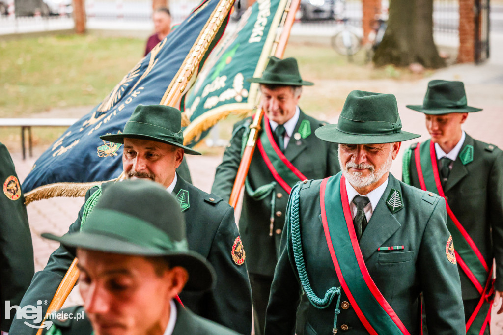 Samorządowcy i mundurowi w Sanktuarium w Chorzelowie