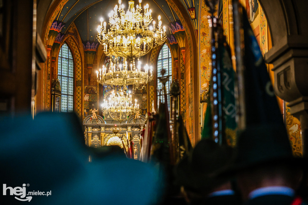 Samorządowcy i mundurowi w Sanktuarium w Chorzelowie