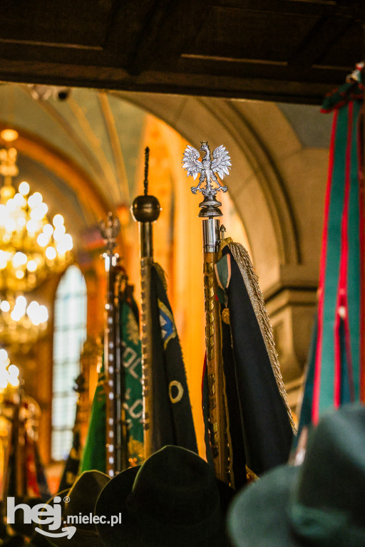 Samorządowcy i mundurowi w Sanktuarium w Chorzelowie