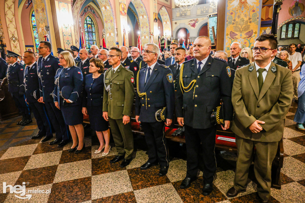 Samorządowcy i mundurowi w Sanktuarium w Chorzelowie
