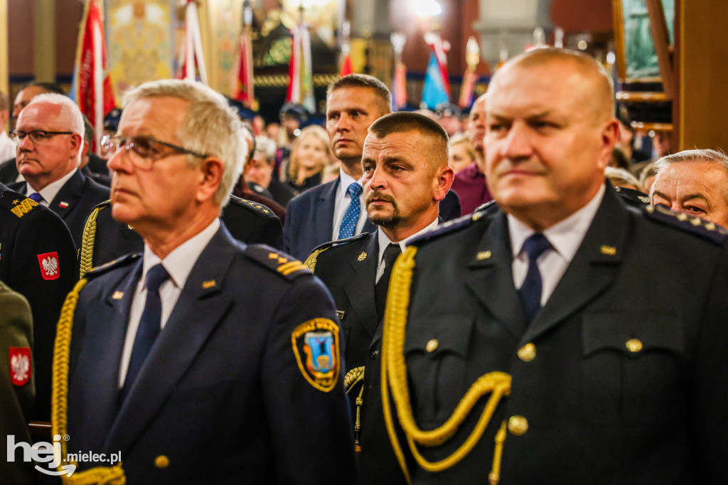 Samorządowcy i mundurowi w Sanktuarium w Chorzelowie