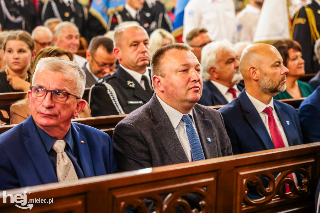 Samorządowcy i mundurowi w Sanktuarium w Chorzelowie