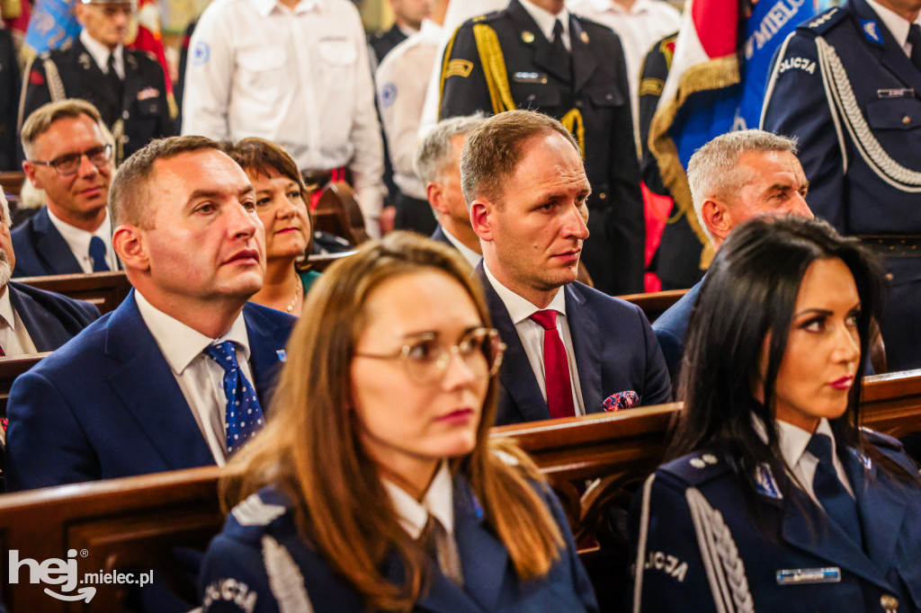 Samorządowcy i mundurowi w Sanktuarium w Chorzelowie