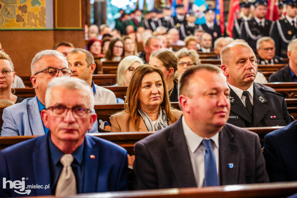 Samorządowcy i mundurowi w Sanktuarium w Chorzelowie