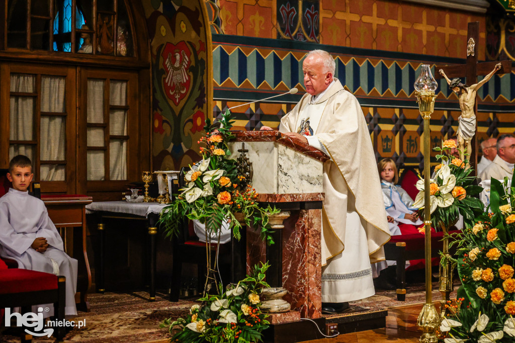 Samorządowcy i mundurowi w Sanktuarium w Chorzelowie