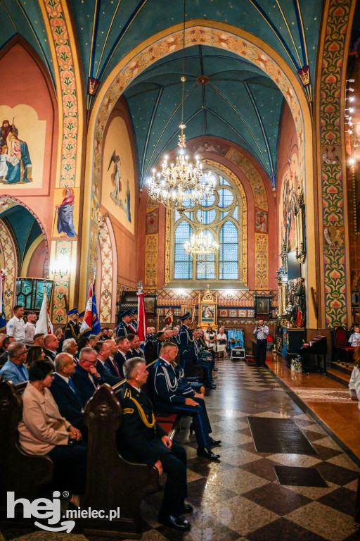 Samorządowcy i mundurowi w Sanktuarium w Chorzelowie